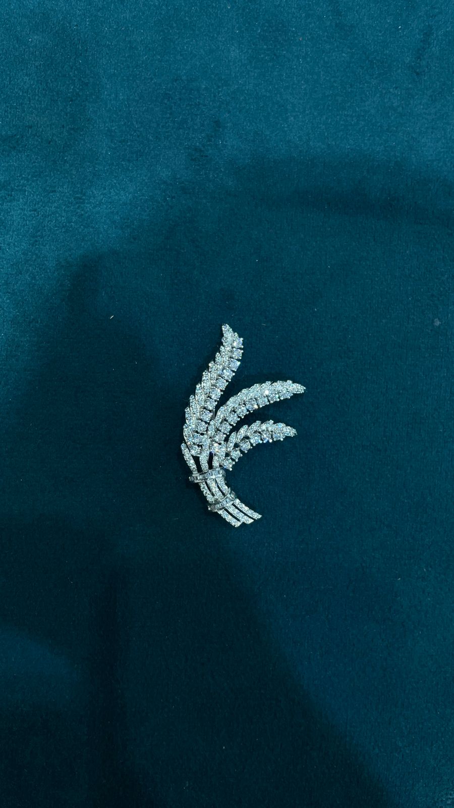 Stylish Leaf Cut Brooch